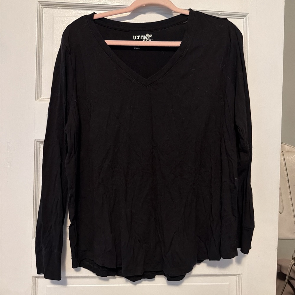 Terra & Sky Women's Long Sleeve Black Top